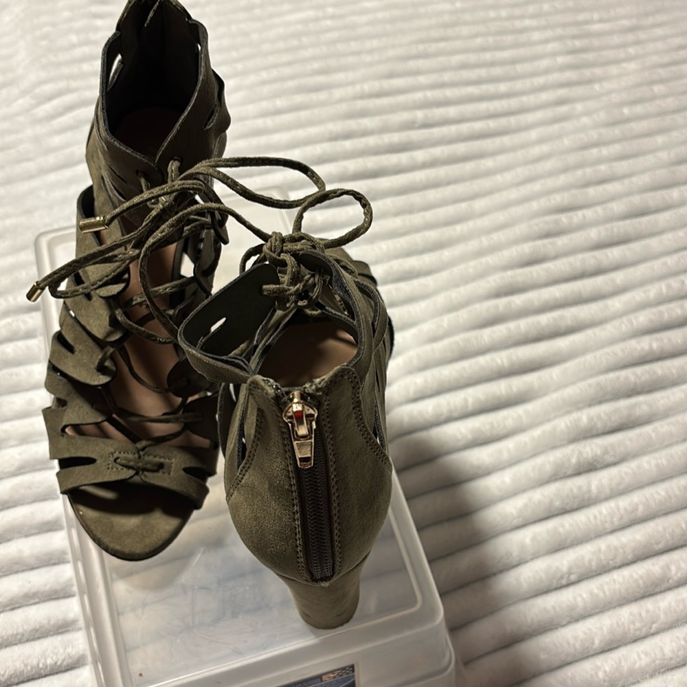 Green shoes